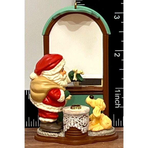 1988 HALLMARK KEEPSAKE ORNAMENT QLX717-1 CHRISTMAS IS MAGIC SANTA SHADOW LIGHTED - Picture 7 of 9